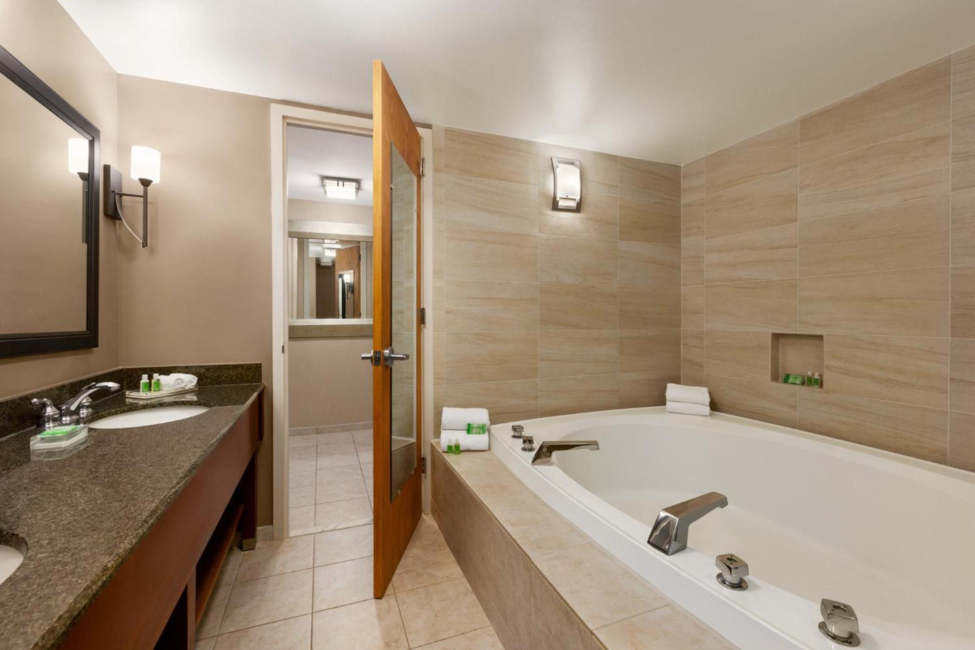 Holiday Inn Washington-Dulles International Airport, An Ihg Hotel Sterling Ngoại thất bức ảnh